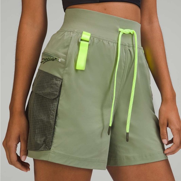 NWT Lululemon Multi-Pocket Cargo High-Rise Hiking Short 5" Laurel Green LRGL 2 - Picture 1 of 7